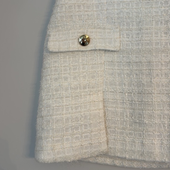 Zara White Tweed Mini Skirt with Gold Buttons Size Large (Flaw) - Picture 4 of 6